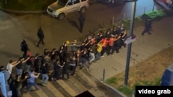 Москва облусунун Котельники шаарында кармалган мигранттар.