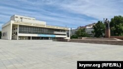 Bu yıl Qırım paytahtındaki Lenin meydanı bom-boş edi, Qırım işğalinden evel mında çoq biñli hatıra mitingleri keçirilgen edi. Aqmescit, 2024 senesi mayısnıñ 18-i