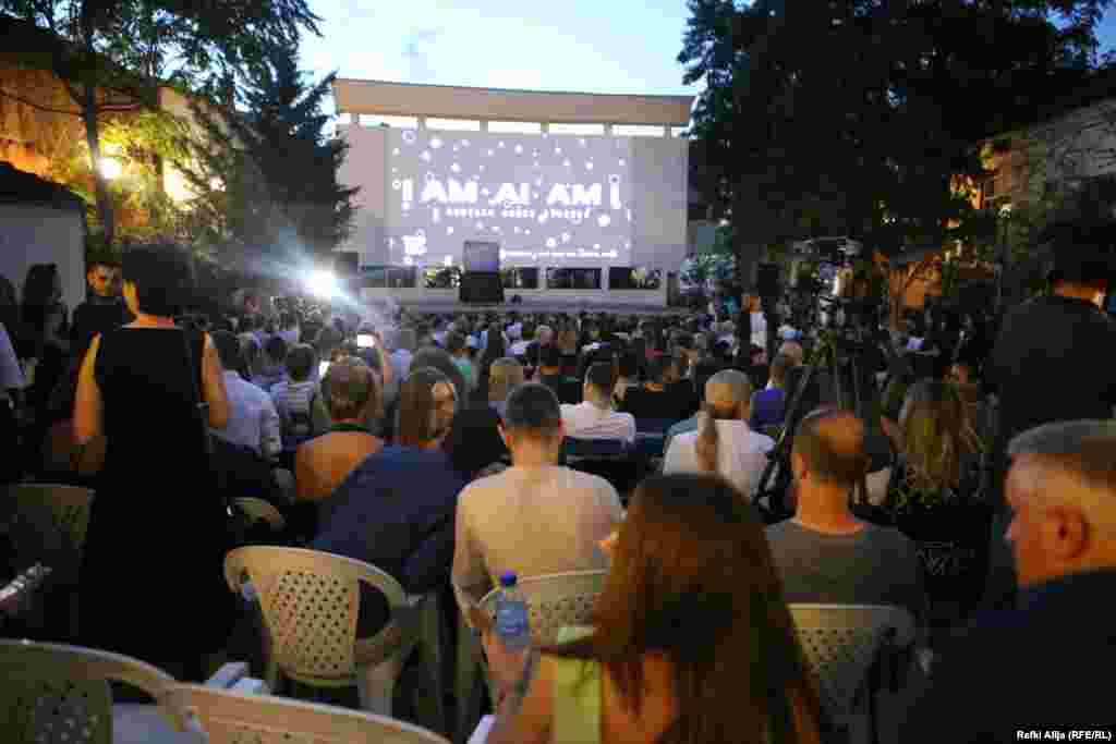 Këtë vit, 3481 filma nga 111 shtete aplikuan për pjesëmarrje në Dokufest, apo 22 për qind më shumë se vitin e kaluar.&nbsp; 3481 films from 111 countries from all over the world were submitted for consideration, a whopping 22% increase from the previous year. 81 films from 111 countries from all over the world were submitted for consideration, a whopping 22% increase from the previous year.