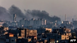 بخش های وسیعی از شهر غزه در فلسطین در نتیجه بمباران متواتر قوای اسرائیلی به ویرانه مبدل شده است 