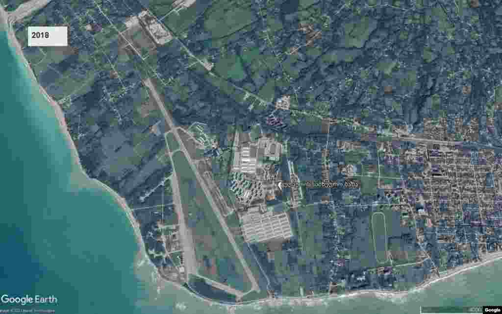 გუდაუთის ბაზა 2018 წელს. ამ დროს უკვე დადასტურებულია, რომ გუდაუთის აღჭურვილობაში შედის S-300 ტიპის საზენიტო სისტემები.&nbsp;