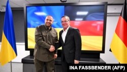 Міністр оборони України Рустем Умєров (ліворуч) і міністр оборони Німеччини Борис Пісторіус. Київ, 21 листопада 2023 року, ілюстративне фото