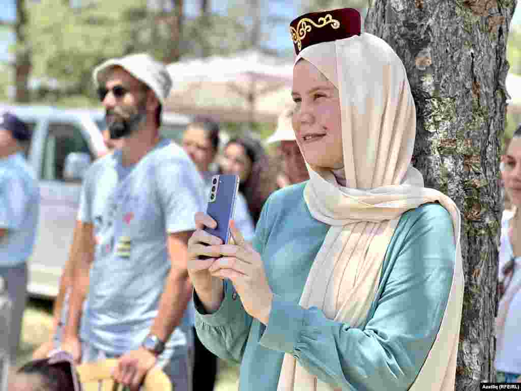 Татар кызлары тамаша кылды, истәлеккә видеолар да төшерде