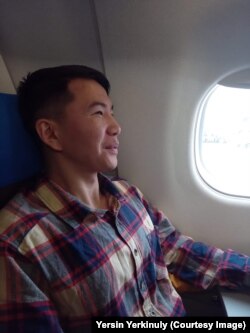 Швециянын Мальмё шаарында камакка алынып, Польшага кайтып бараткан Эрсин Эркинулы. 17-январь, 2023-жыл.