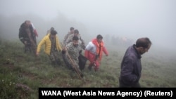 Իրան - Փրկարարները տարհանում են ավիաաղետի զոհերի դիերը, 20-ը մայիսի, 2024թ.