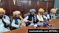 د پرلتوالو استازي وايي په پېښور کې له چارواکو سره تر خبرو وروسته به اسلام اباد ته ځي.