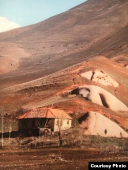 Кубатбек Жусубалиевдин Алайдын Кердегей айылындагы үйү.