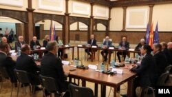 Средбата на премиерот Димитар Ковачевски со лидерите од владината коалиција во Клуб на пратеници.