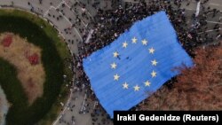 „ქართული ოცნების“ ინიციირებული კანონი „თავისი შინაარსით წარმოადგენს რუსეთის "უცხოეთის აგენტების" კანონის ზუსტ ასლს“ - აცხადებენ 12 ევროპული ქვეყნის პარლამენტების საგარეო კომიტეტების თავმჯდომარეები.
