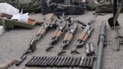 Policia e Kosovës ekspozon armët e konfiskuara pas sulmit në veri