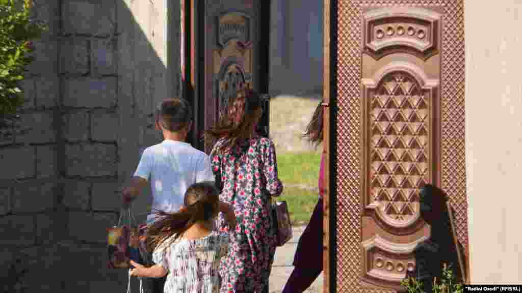 "Идгардак" - праздничные детские гуляния в Иди Рамазан, Куляб, 21 апреля 2023 года