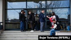 Universiteti i Prishtinës aktualisht ka pak mbi 6.000 studentë.