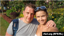 Vladyslav Yesypenko me gruan e tij, Katerynan, para arrestimit.