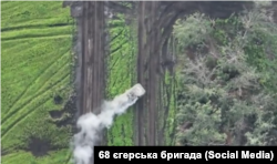 Горить російська бронетехніка на Куп'янському напрямку