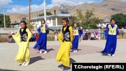 Улуу Памирдеги бийчи кыздар. 07.10.2023.