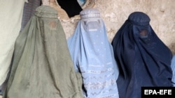 ارشیف: یو شمېر بېوزله افغان مېرمنې