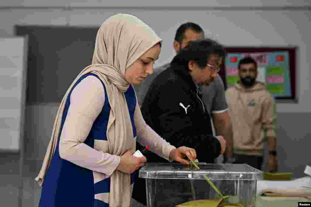 Өлкө боюнча 190 миңден ашык добушкана эртең мененки саат 8.00до ачылды. Добуш берүү кешки саат 17.00го чейин уланат.