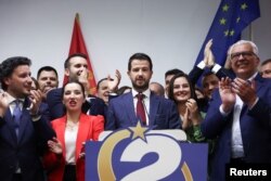 Milatović u društvu Mandića (desno) nakon proglašenja rezultata predsjedničkih izbora 2. aprila