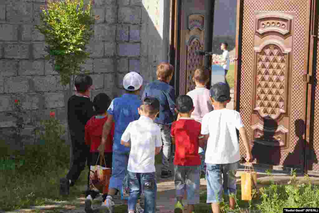 "Идгардак" - праздничные детские гуляния в Иди Рамазан, Куляб, 21 апреля 2023 года&nbsp;