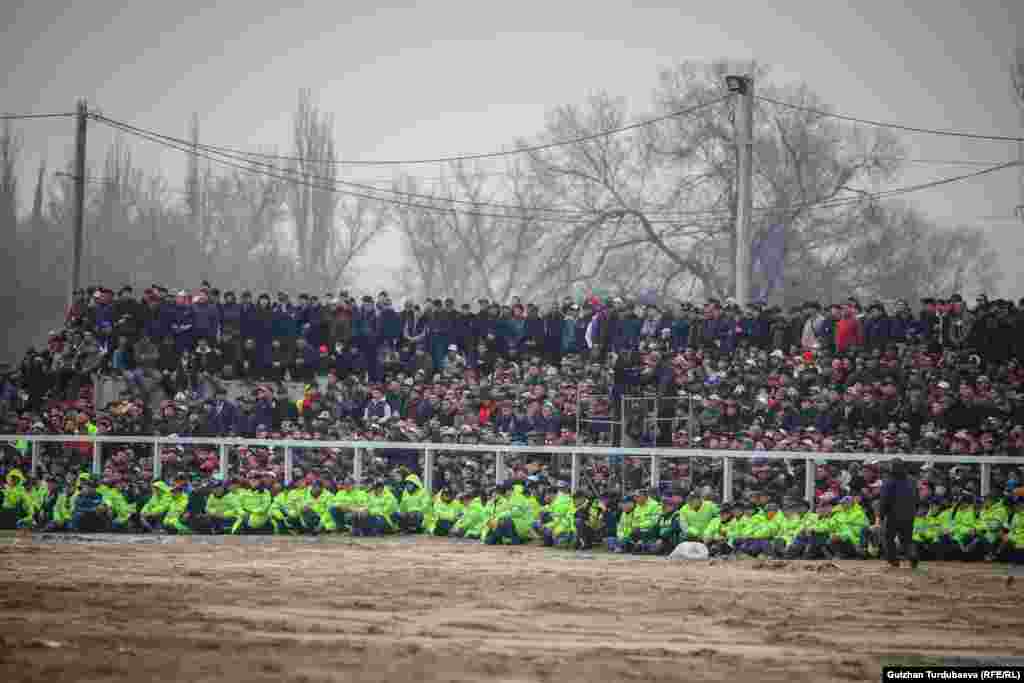 Жаңы ат майдан Сокулук районунун аймагында - Бишкек-Ош жолунун боюнда курулат. Ал үчүн 215 гектар жер бөлүнгөн, 20 миң орундуу болот.