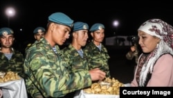 Встреча таджикских военнослужащих в Кыргызстане