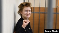 დარია კოზირევას პატიმრობა მიესაჯა ტარას შევჩენკოს კვარცხლბეკზე პოეტის ლექსის ფრაგმენტის გაკვრისა და რადიო თავისუფლების პროექტის, Sever.Realii-თვის ინტერვიუს მიცემის გამო.