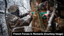 Militari francezi dislocați la Grupul de Luptă al NATO din România.