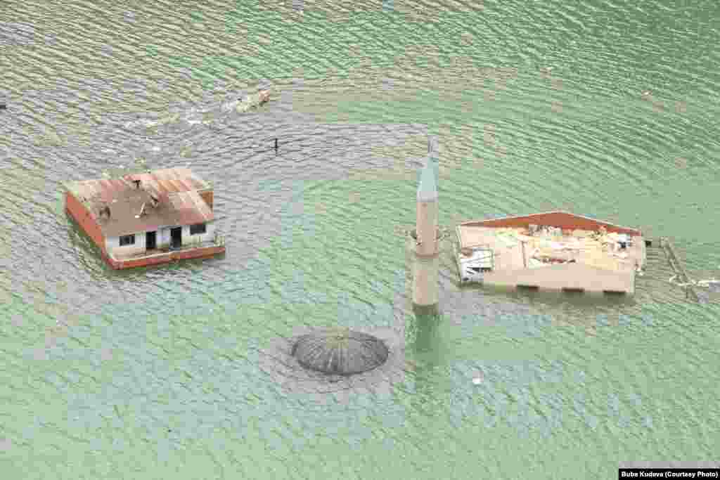 შენობები და მეჩეთი წყლით იფარება.&nbsp;