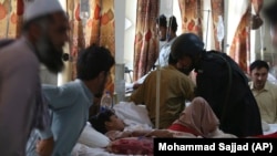 برخی از زخمی های حمله انتحاری روز یکشنبه در خیبرپختونخواه پاکستان 