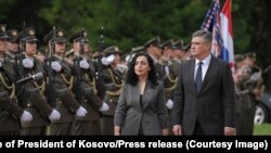 Presidentja e Kosovës, Vjosa Osmani, dhe presidenti i Kroacisë, Zoran Millanoviq. Zagreb, 10 tetor 2023. 