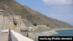 Таластагы Киров суу сактагычында топтолгон суу Казакстандын талааларын сугаруу үчүн жумшалат.