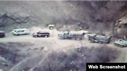 აზერბაიჯანული მედია ავრცელებს კადრებს, რაც, მათი თქმით, სტეფანაკერტისკენ „სომხურ-რუსული კოლონის უკანონო გადაადგილებას“ აჩვენებს