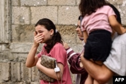 Газа тилкесинин туштүгүндо жөөт армиясынын бомбалоосунан кийин качып бараткандар. 29-октбярь, 2023-жыл.