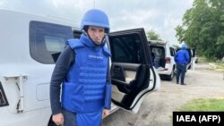 Shefi i Agjencisë Ndërkombëtare e Energjisë Atomike (IAEA) Rafael Grossi gjatë vizitës së tij në centralin bërthamor në Zaporizhja, më 15 qershor 2023. 