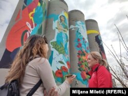 Neke od murala na silosima oslikavale su žene, što je Gordanu Mandić posebno oduševilo