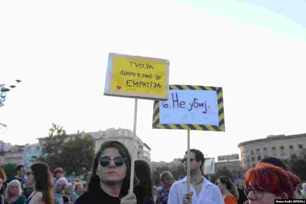 Poruke sa desetog protesta "Srbija protiv nasilja" u Beogradu, 8. jula.