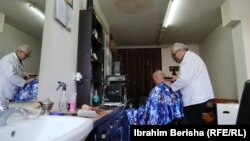 Remziu në lokalin e tij.