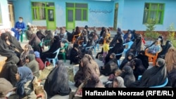 زنان در افغانستان پس از حاکمیت دوبارۀ طالبان با محدودیت‌های فراوانی روبه‌رو شده‌اند.