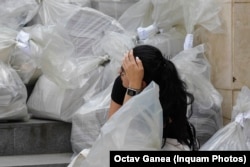 București, sectorul 1, 10 iunie 2024 - coadă la depunerea buletinelor de vot.