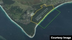 რუსული წარწერა ფოტოზე: ბიჭვინთის სახელმწიფო აგარაკები, რუსეთის დაცვის ფედერალური სამსახური, 184 ჰექტარი.