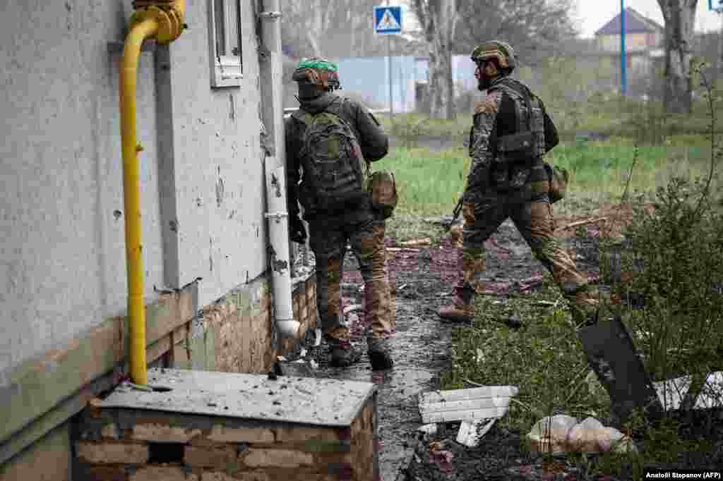 Viceministrul ucrainean al apărării, Hanna Maliar, spunea că luptele în curs de desfășurare din Bahmut sunt un &bdquo;proces dinamic continuu&rdquo;. Maliar a afirmat pe Telegram pe 25 aprilie: &bdquo;Putem pierde poziții în luptă astăzi, iar a doua zi să le recâștigăm; de aceea, militarii preferă să vorbească despre rezultat după ce operațiunea s-a încheiat.&rdquo;