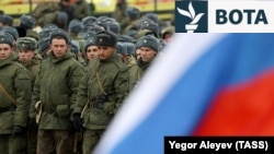 Ushtarë rusë të sapothirrur në ushtri mblidhen në një stacion grumbullimi në Tatarstan, në tetor 2022, pasi presidenti Vladimir Putin nënshkroi një dekret mobilizimi gjatë pushtimit të Ukrainës.