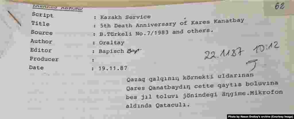 Хасен Оралтайдың Азаттық радиосын құрушылардың бірі Қарыс Қанатбай туралы әзірлеген хабары. Мұнда автор өзін "Қаташұлы" деген бүркеншік атпен белгілеген. 19 қараша, 1987 жыл. Мюнхен, Батыс Германия