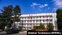 Кыргызстандын Тышкы иштер министрлигинин имараты. Бишкек.