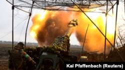 Украинская артиллерия ведет огонь в направлении линии фронта. Украина, Донецкая область, 13 апреля 2023 г.