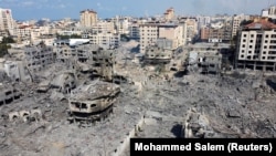 Shtëpi dhe ndërtesa të rrënuara nga sulmet ajrore izraelite në Rripin e Gazës, 10 tetor 2023.