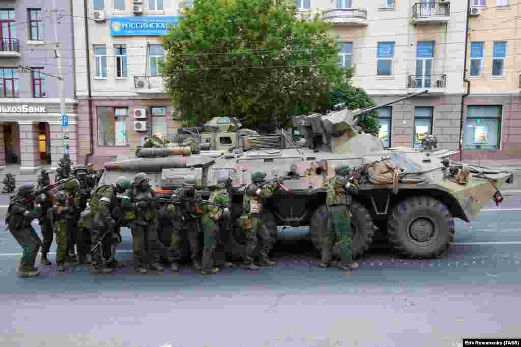 Armed men alongside an armored vehicle in the center of Rostov-on-Don. The photo was made on the morning of June 24, near Russia's southern military district headquarters.&nbsp;