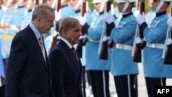 شهباز شريف د ترکیې د سفر په مهال د ولسمشر رجب طیب اردوغان سره - د ۲۰۲۲ کال د جون د میاشتې انځور