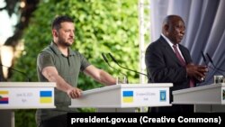 Президент України Володимир Зеленський і президент Південно-Африканської Республіки (ПАР) Сирил Рамафоса (праворуч) під час пресконференції у Києві, 16 червня 2023 року