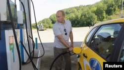 Vladimir Putin, gas station, Russia, Lada